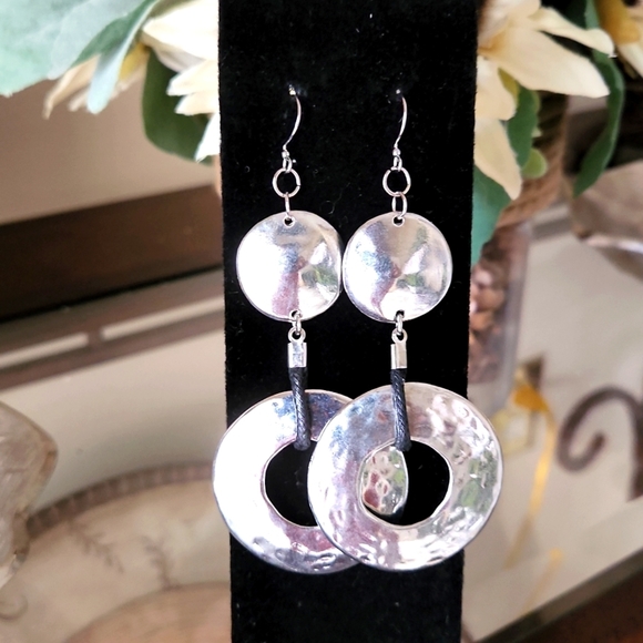 None Jewelry - Fashion earrings, two hammered Silver circles earrings,  with fish hooks